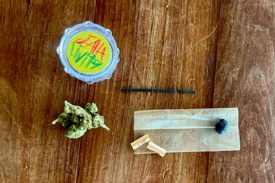 Image of a Finger Hash, Where to find hash in Jamaica, Online Cannabis Dispensary in Negril