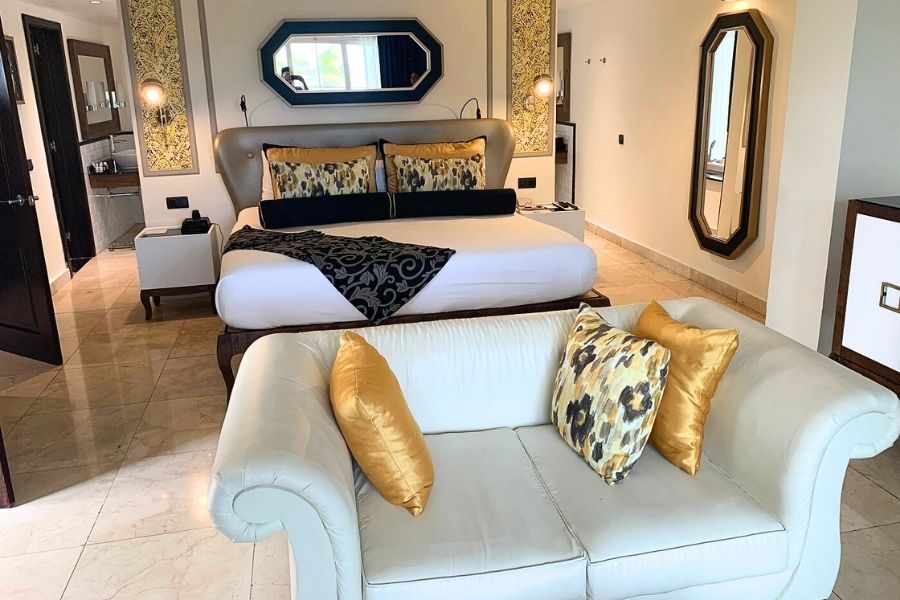 Cannabis Delivery at Grand Palladium Jamaica & Lady Hamilton, Ganja Oil, Vapes, Image of Grand Palladium Room