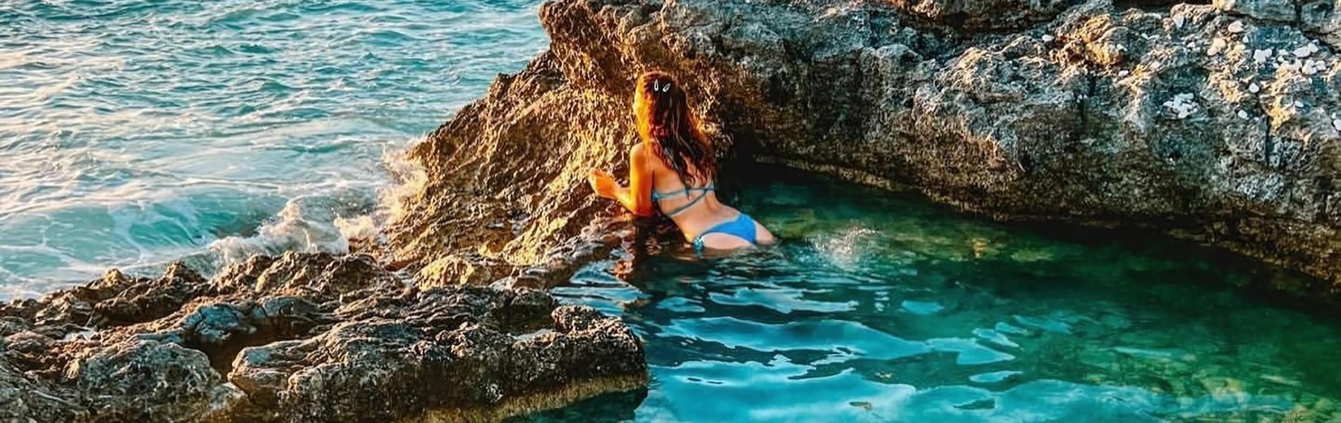 Negril Itinerary, Online Cannabis Dispensary in Negril, Negril Cannabis Delivery Image of a woman swimming at the cliffs