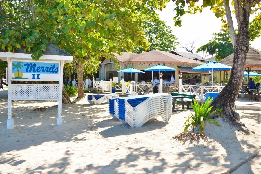 Cannabis Delivery at at Merrils II Negril, Online Cannabis Dipsensary, Pre-Rolls, Image of the beach at Merrils II
