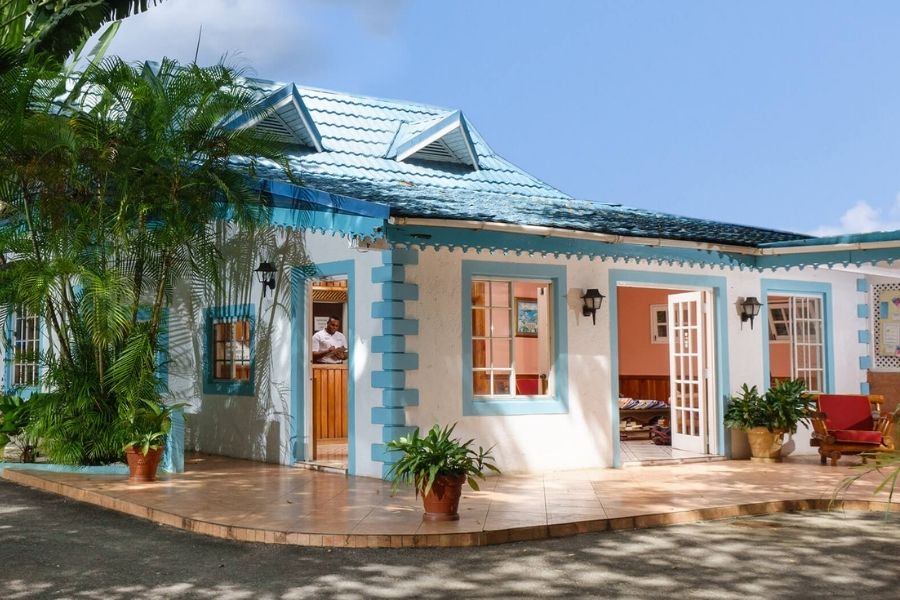 Image of legends bar, cannabis delivery at legends, legends negril, online cannabis dispensary, negril weed delivery,